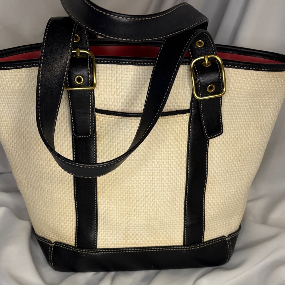 Stylish Black and Cream Tote Bag - Picture 3 of 6